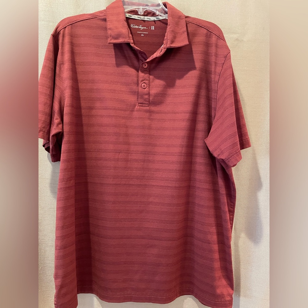 Walter Hagan 11 Performance Golf Shirt. Maroon
Size XL